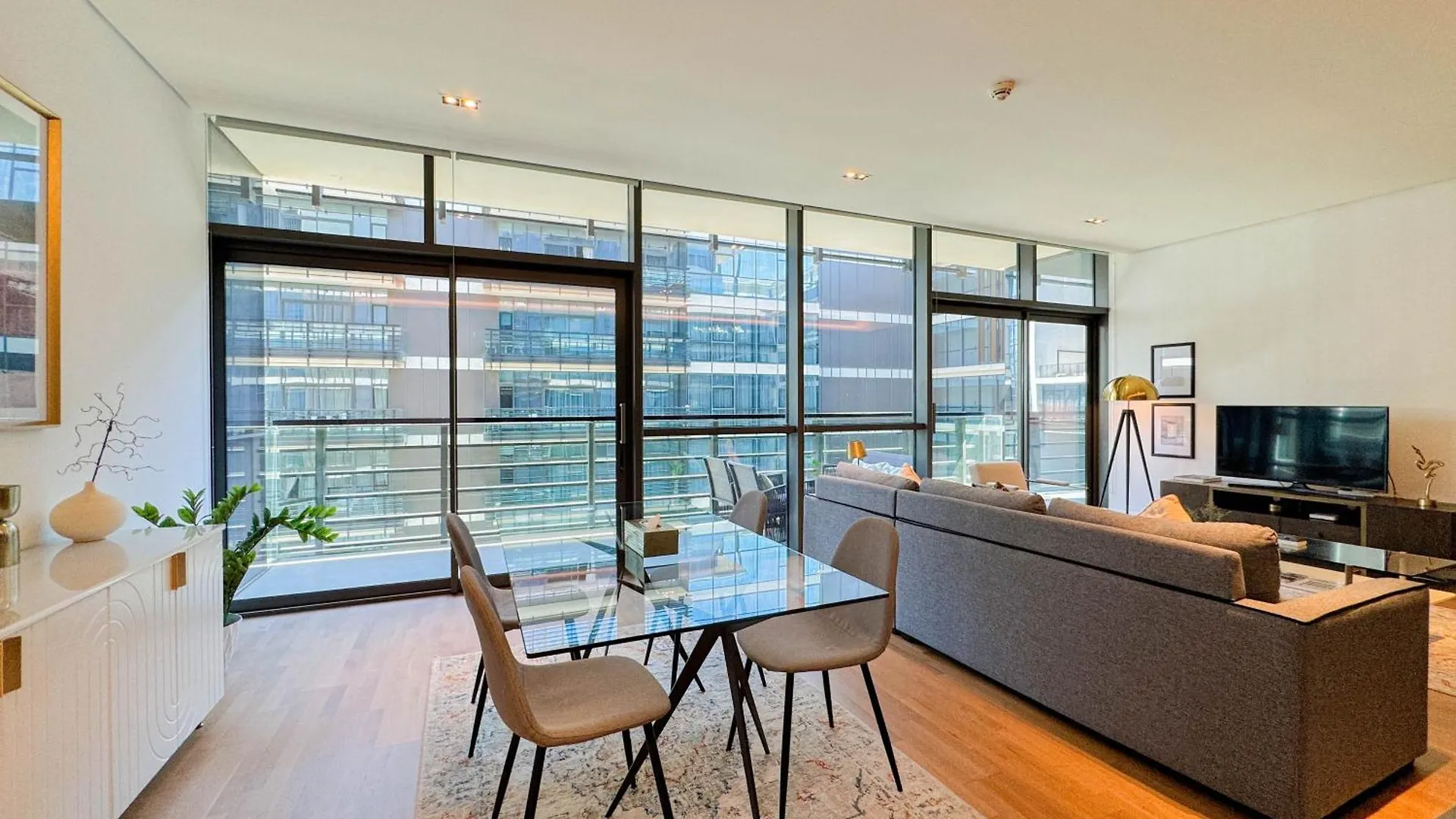 Luxury Apartment With Pool, Patio & Gym In City Walk By Aya Boutique Dubai Vereinigte Arabische Emirate